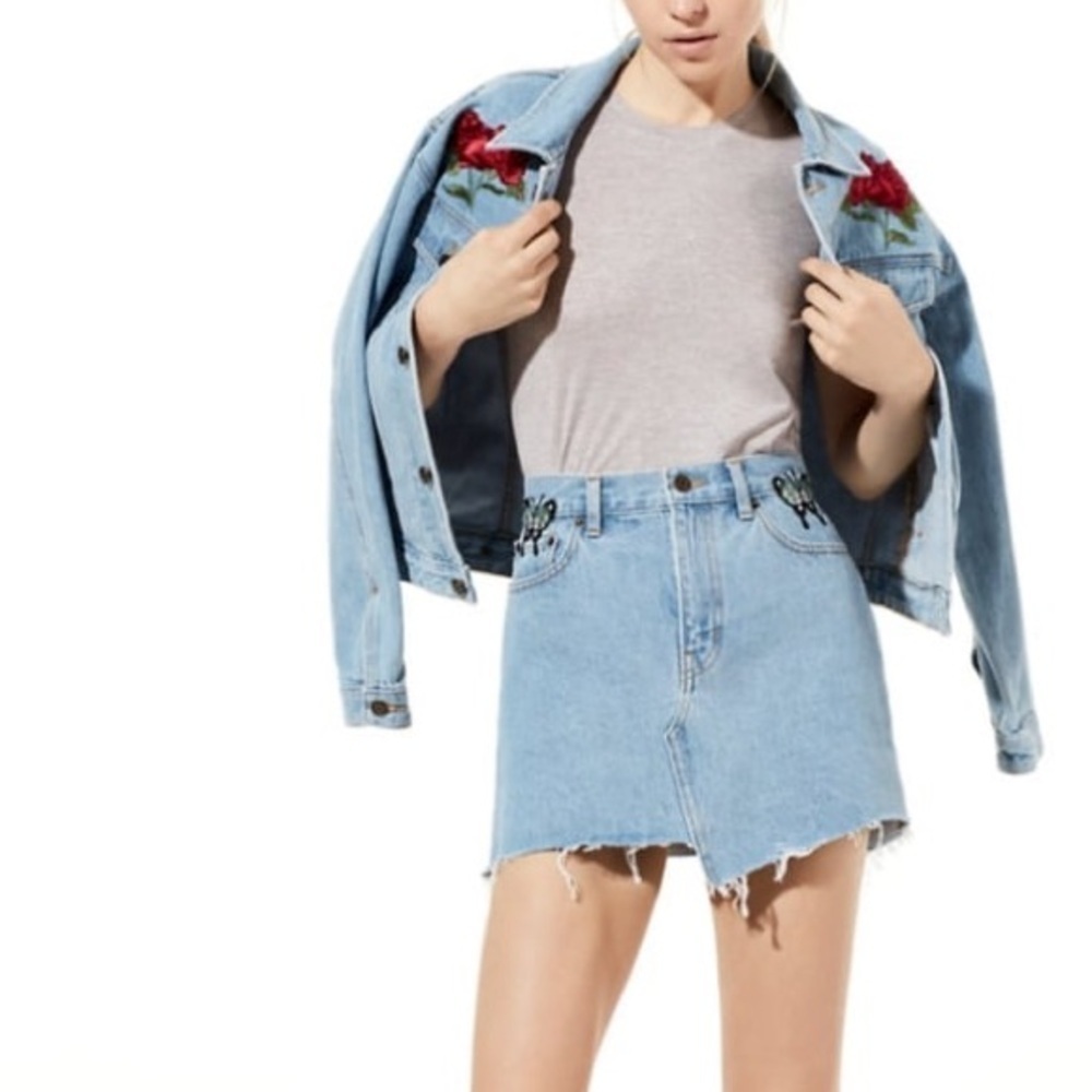 Aritzia TNA MINI JEAN SKIRT size 2